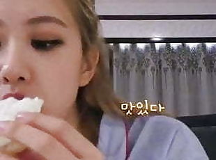 Korean celeb rose eating food 