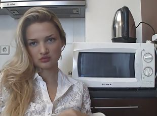 Blonde amateur demoiselle prepares for the webcam session