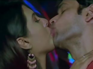 indiano, beijando, morena