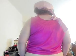 Molly shakes her booty, showing her ass and twerking while spanking her ass