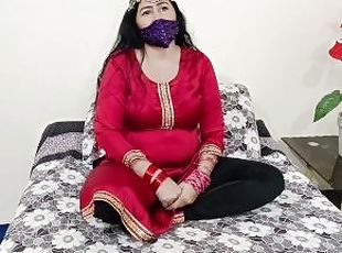 Sexy Pakistani Mature Lady Flashing  Boobs