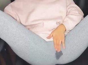 BABY IN GRAY LEGGINS MAKES SQUIRT ????