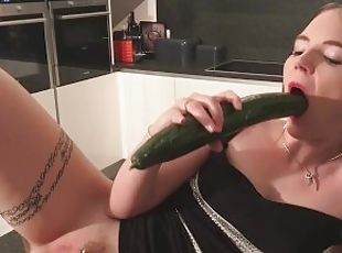 Anal orgasm with cucumber for Cathy Crown the belgium Porn star