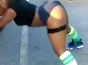 Kinky black chick in shorts shows her butt in homemade clip