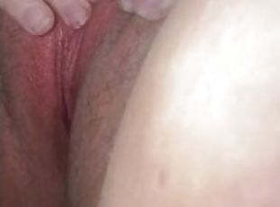 clitoris, grasa, paroasa, masturbare-masturbation, orgasm, pasarica, amatori, bbw, excitat, solo