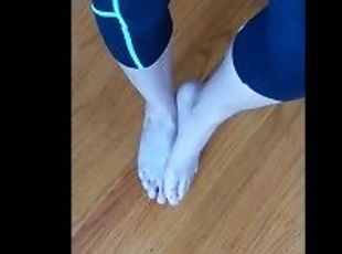 Amateur Girl Feet / Calves Teasing Compilation