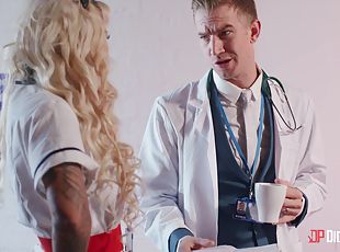infirmière, médecin, milf, pornstar, couple, blonde, uniformes, tatouage, jambes, pénétrante