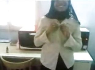 Arab girl in hijab giving bj in office