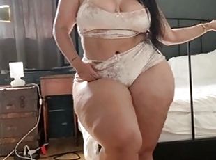 KS shows off her huge butt