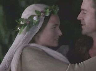 Sensual Catherine McCormack Flashes Her Tits in a 'Braveheart' Scene