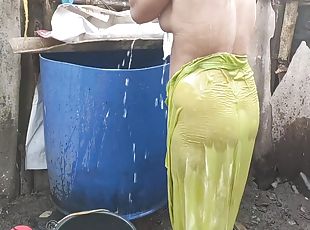 Bhabhi Anita Yadav Ki Hot Bathing