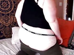 Huge amateur whore orgasm on live cam