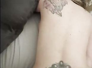 tetas-grandes, cuatro-patas, orgasmo, amateur, madurita-caliente, pareja, primera-persona, rubia, tatuaje