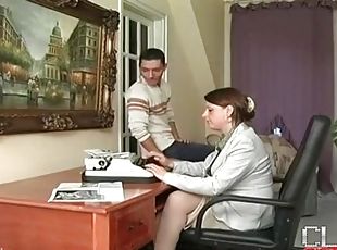 sekretaris, blowjob-seks-dengan-mengisap-penis, bertiga