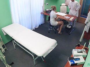 enfermera, oficina, coño-pussy, doctor, hardcore, paja, pareja, mujer-vestida-hombre-desnudo, rubia, follando