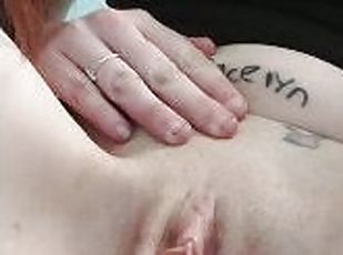 masturbieren, dilettant, erotisch-mutti, rothaarige, allein, tattoo