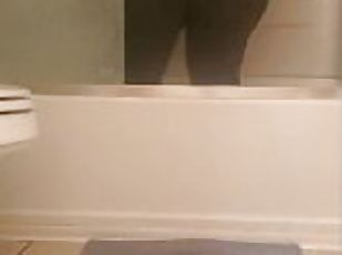 Vibrating my clit while i have to pee ( super wet!!!) pissing and cumming all over my gray leggings