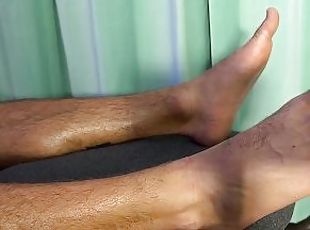 mastürbasyon-masturbation, kocaman-yarak, ibne, ayaklar, fetiş, tek-kişilik, kaslı, dövme, yarak, ayak-parmakları