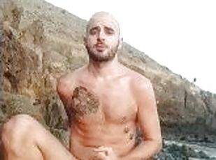 desnudo y paja en la playa de cruising