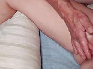 PUSSY MASSAGE, IT'S SO DELICIOUS. Fingering wet pussy
