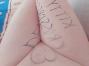 HANDS-FREE CUMSHOT YOUR NAME ON MY LEGS AND I AM MASTURBATING WITHOUT USING HANDS SWALLOWING CUTE CO